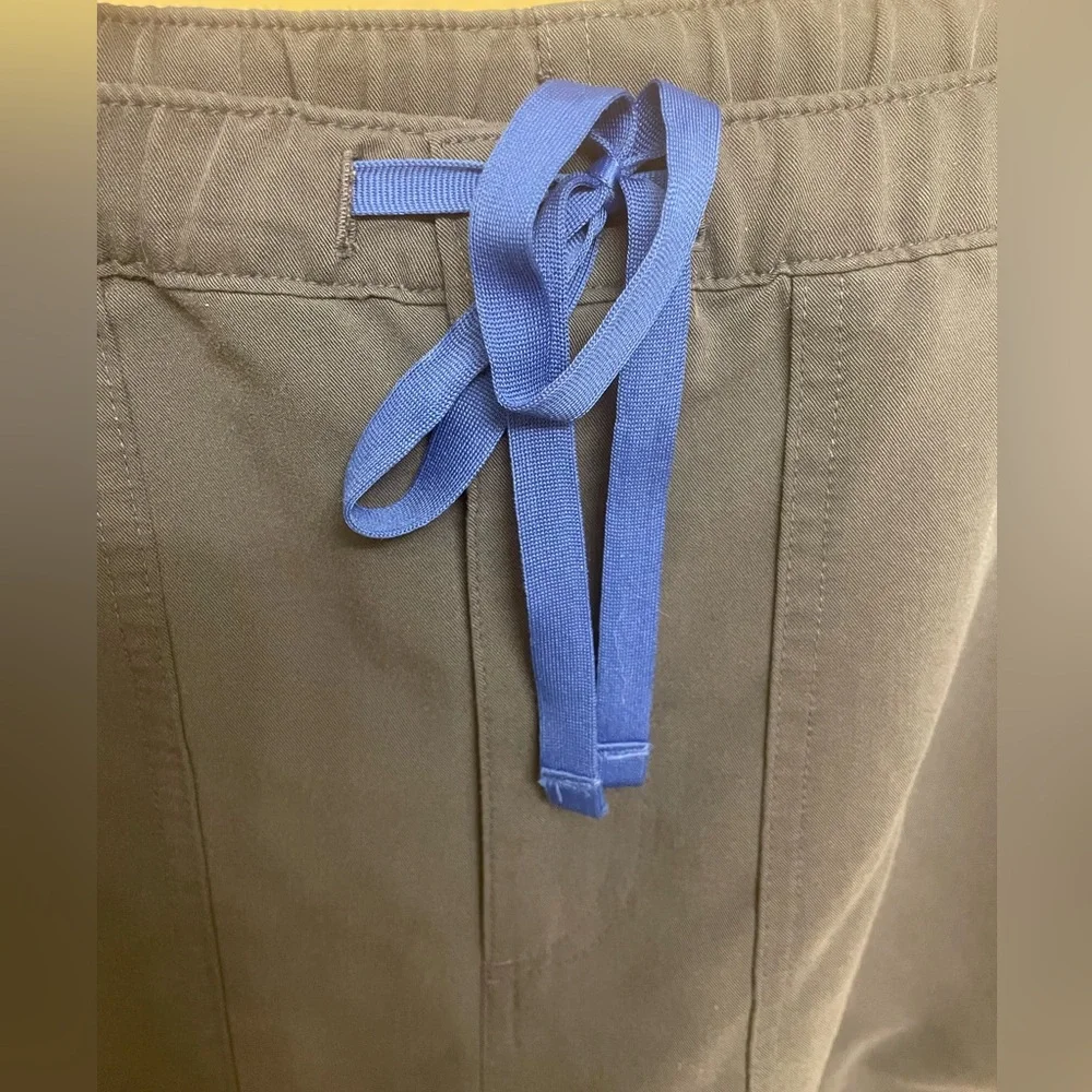 FIGS Men’s Night Sky Cargo Scrub Pants Size M